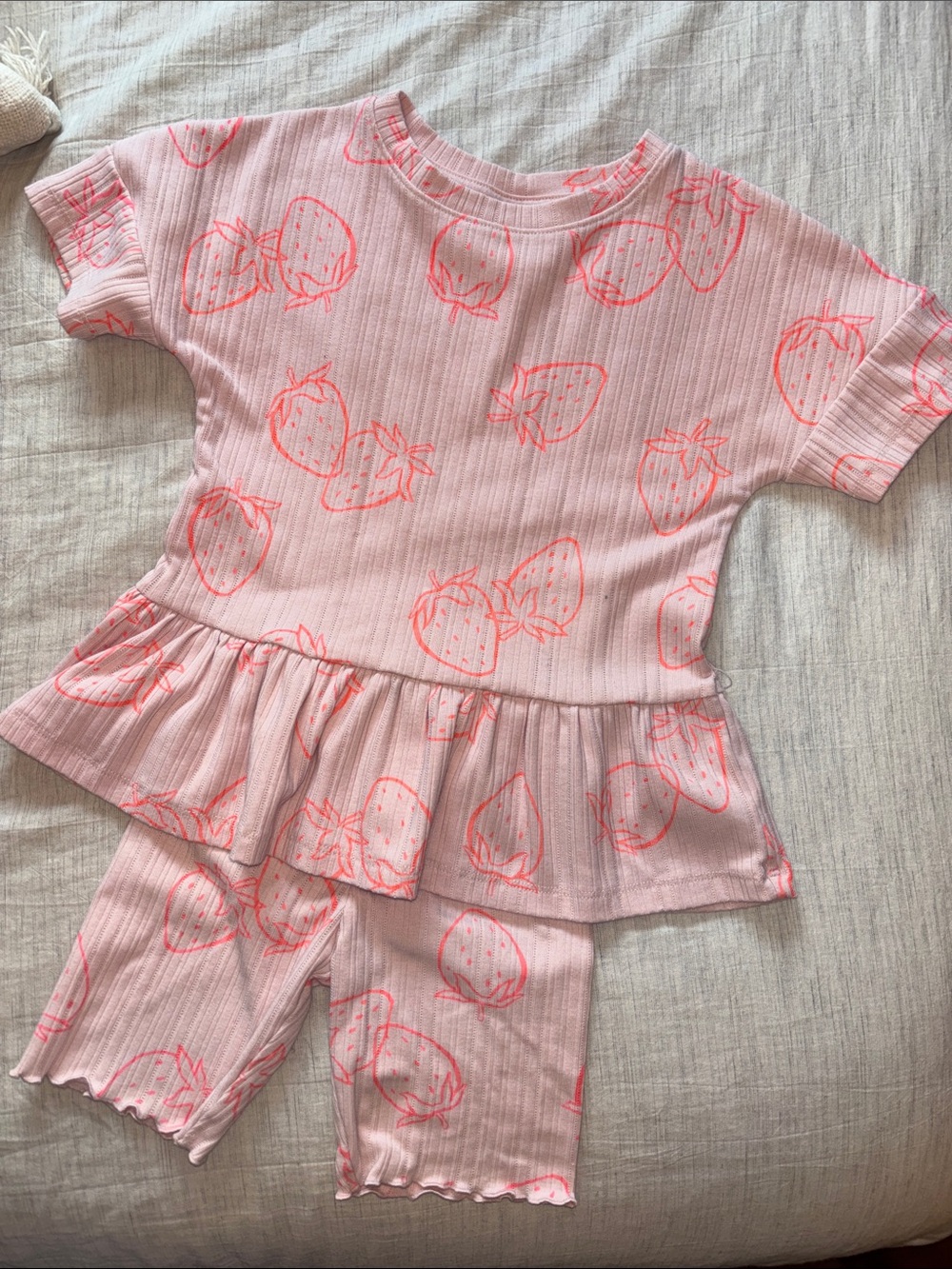 Cat & Jack Pink Strawberry Ruffle Shirt & Short Set Girls Size 5T